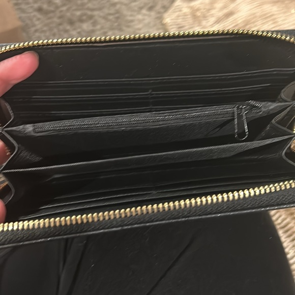 Black clutch wallet - Picture 2 of 2